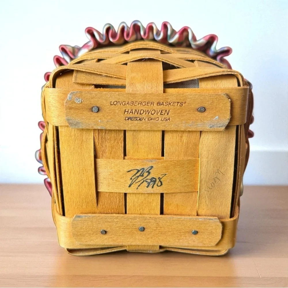 Vintage 1998 Longaberger Basket – Plaid Ruffle Liner, Divider, Bunny Tie-On